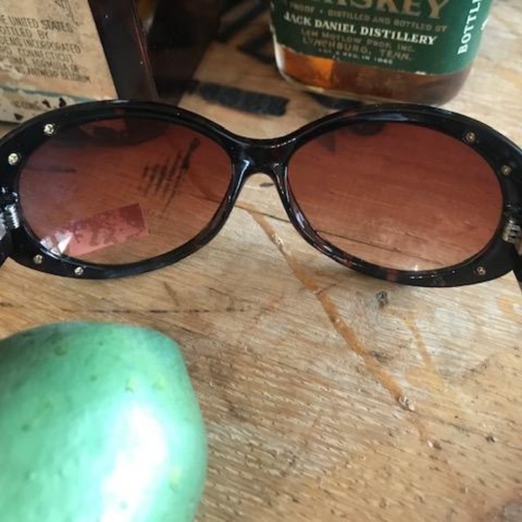 BETSEY JOHNSON Silver Ribbon UV Sunglasses 29 main image 6